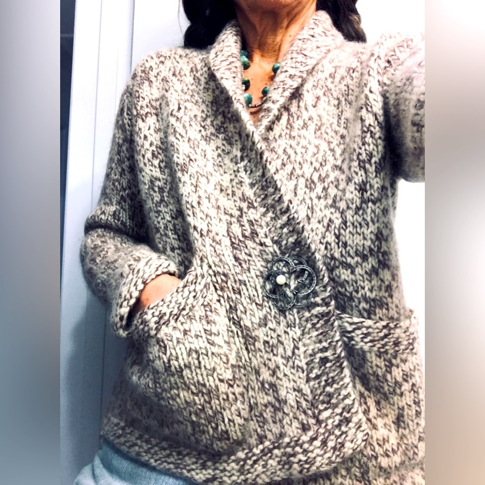 Vintage hand knit wool cardigan Size Medium